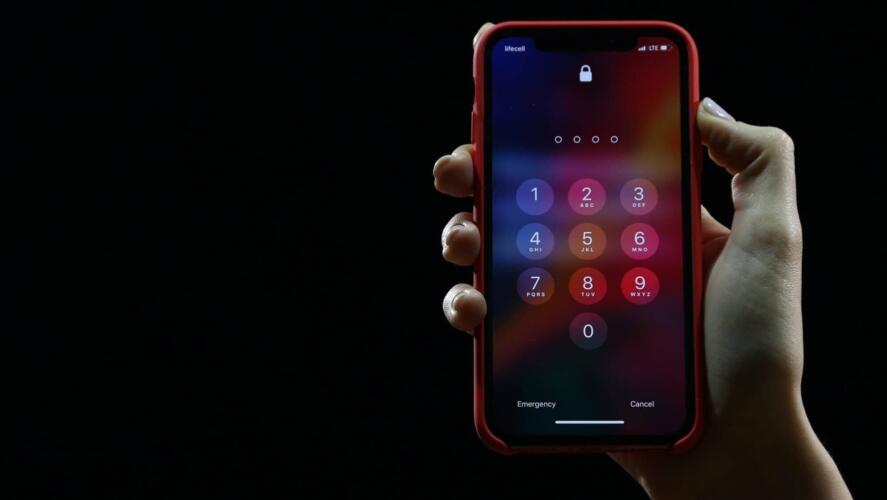 ما الثغرة الأمنية التي دعت آبل لتحديثها الفوري لأجهزتها؟