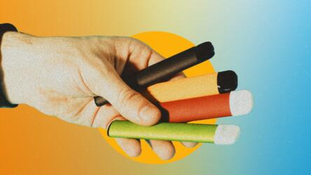 8 علامات تدل على تدخين ابنك المراهق السجائر الإلكترونية وكيفية مساعدته على إيقافها