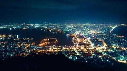 كيف يؤثر التلوث الضوئي في سماء الليل وما أهمية ذلك؟