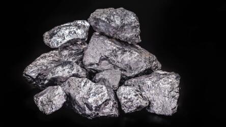 هل يمكن استخدام الكروم بدلاً من المعادن النبيلة؟