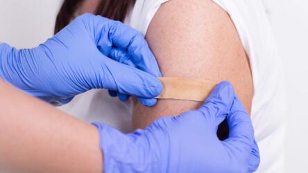 هل يجب تلقّي الجرعات المعززة من لقاحات كوفيد-19؟