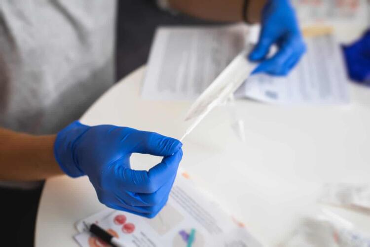 نتائج إيجابية في اختبارات كوفيد-19