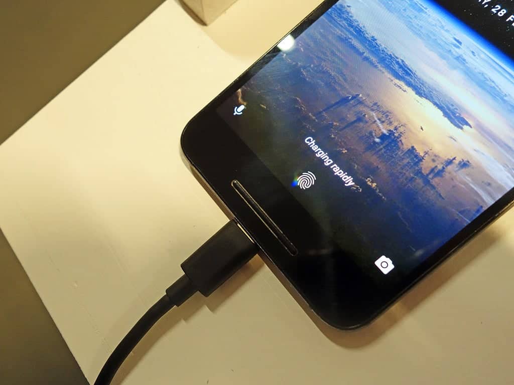 كيف تشحن هاتفك بسرعة بأقل وقت ممكن؟