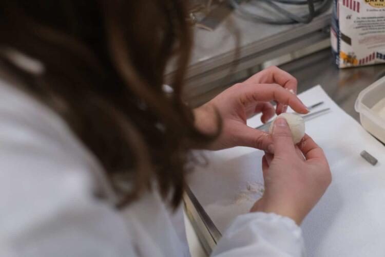 بشرى سارة للمصابين بحساسية الخميرة: علماء يصنعون عجينة بيتزا خالية من الخميرة