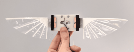 على طريقة النحل: روبوت يمكنه تحريك جناحيه باستخدام عضلات اصطناعية