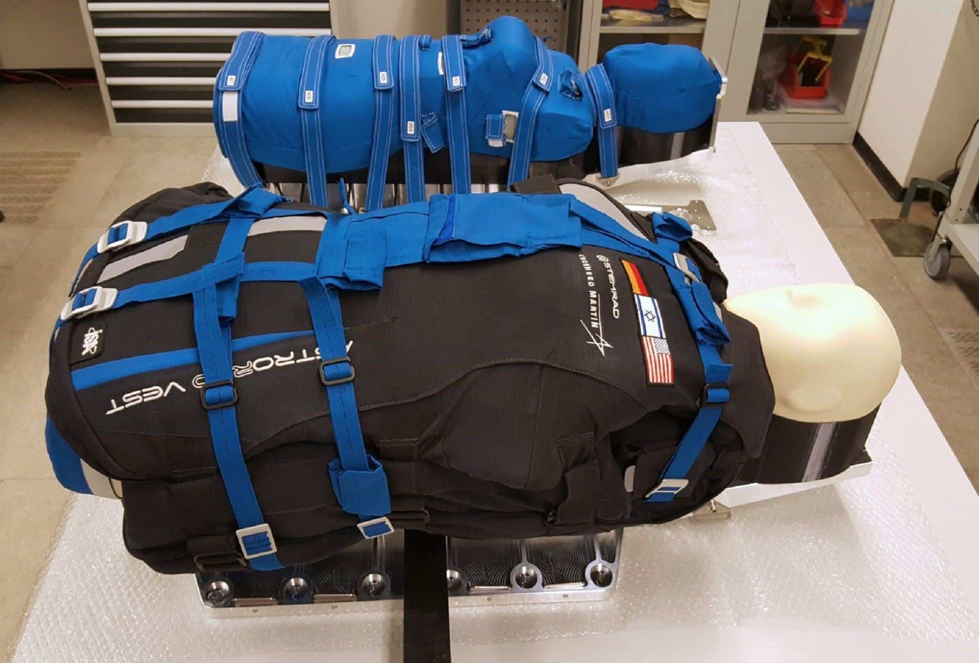 كيف تؤثر الأشعة الكونية على أجسام الإناث في الفضاء؟