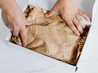 كيف يمكن للشركات الصغيرة تقليل بصمتها الكربونية بأقل تكلفة؟