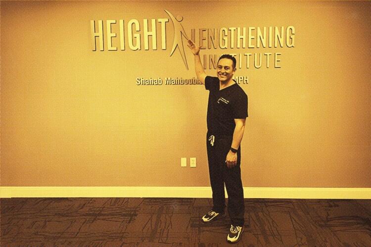 طبيب عربي يتألق بإنجاز عمليات إطالة الأطراف وزيادة الطول في مستشفى كاليفورنيا