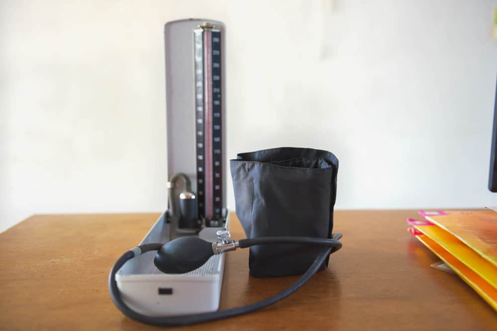 طريقة عمل مقياس ضغط الدم الزئبقي