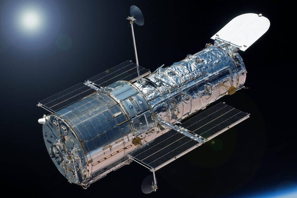 تلسكوب هابل الفضائي