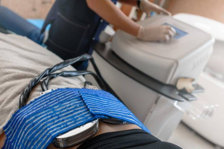 كيف تعمل تقنية تجميد الدهون للتنحيف وما مخاطرها؟