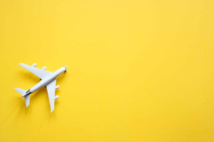 10 نصائح لسفر مريح وأقل إرهاقاً في الطائرة