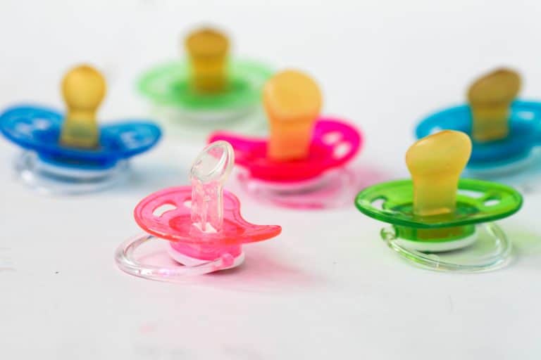 كيف تختار اللهاية المناسبة لطفلك؟