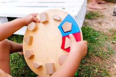 ما الأنشطة التي تساعد على تنمية الذكاء البصري عند الأطفال؟