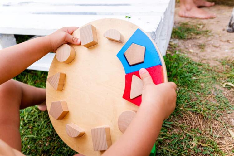 ما الأنشطة التي تساعد على تنمية الذكاء البصري عند الأطفال؟