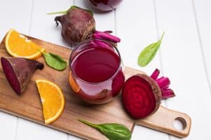 ما فوائد عصير الشمندر والبرتقال؟