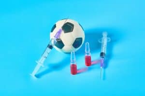 لمَ تعتبر المنشطات ممنوعة لدى لاعبي كرة القدم وكيف يتم الكشف عنها؟