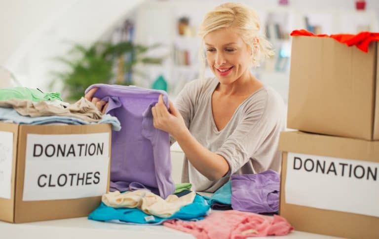 كيف يمكن إعادة تدوير الملابس القديمة؟