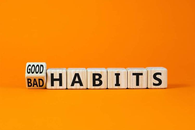 ما العادات اليومية التي ينبغي عليك التخلي عنها بعد سن الأربعين؟