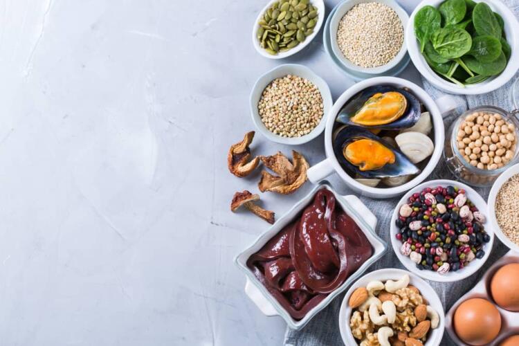 ما هي أفضل الأغذية التي يُنصح بها لدعم النظام الغذائي عند مرضى فقر الدم؟