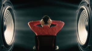 هل يؤثر صوت التشجيع والضوضاء في الملعب على الأذن وكيف تحمي نفسك منه؟