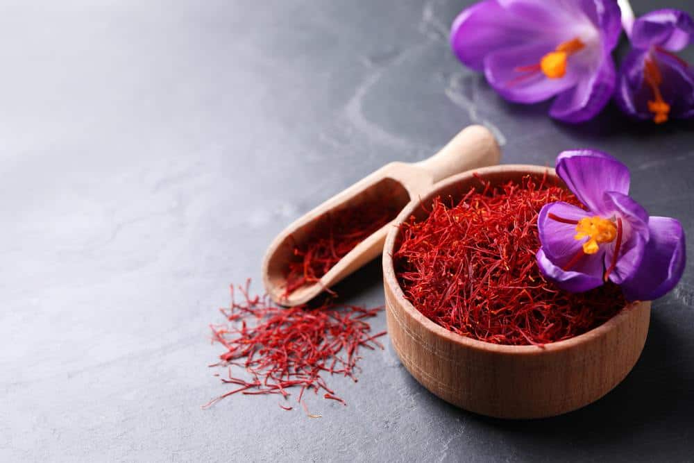 شرح معنى " الزعفران " ( Saffron ) | دليل مصطلحات بوبيولار ساينس - العلوم  للعموم