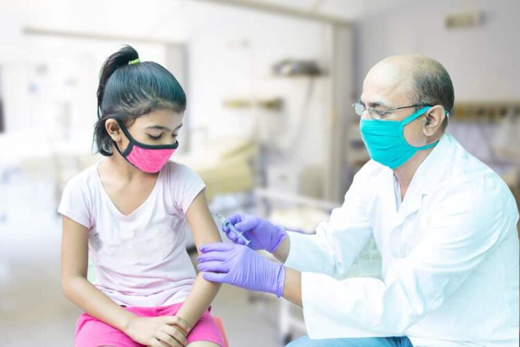 الجرعة الأولى من لقاحات كورونا أصبحت متوفرة لأطفال المملكة السعودية