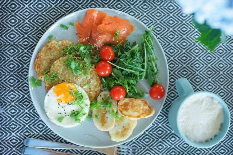 من الإفطار إلى العشاء: وجبات غذائية متكاملة على مدار اليوم