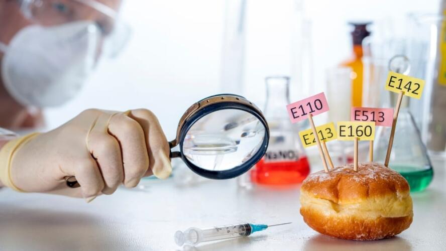 ما هو تأثير المواد الحافظة؟ وما هي أضرارها وفوائدها في الأغذية؟