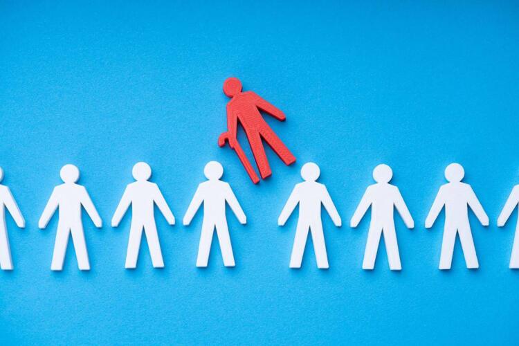 كيف تبطئ الشيخوخة بعد سن الأربعين: أطعمة خارقة وعادات صحية