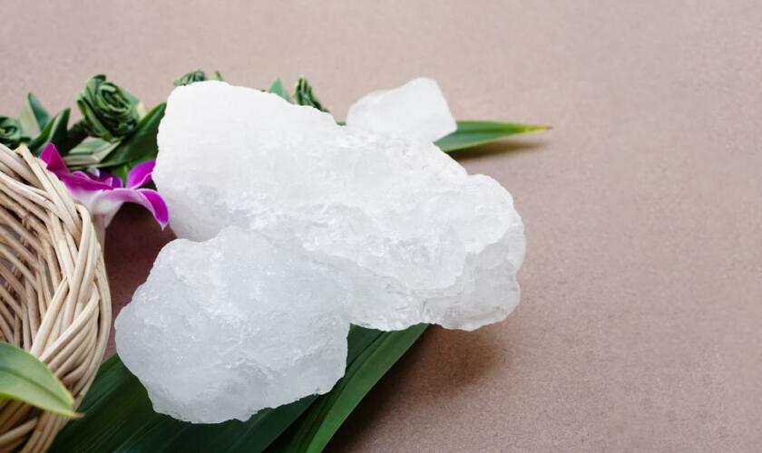 هل للشبة ضرر على الجسم إذا استخدمت كمزيل لرائحة العرق؟