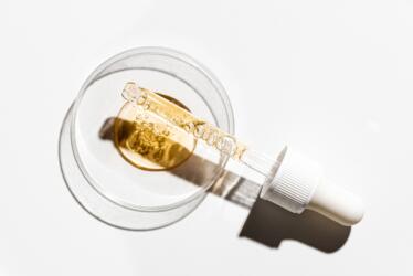 ما هو الريتينول؟ وهل يساعد على مقاومة علامات الشيخوخة؟