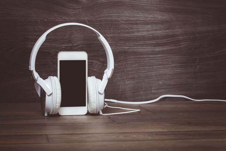 8 أدوات لمنع الضوضاء وعزل الصوت أثناء المكالمات