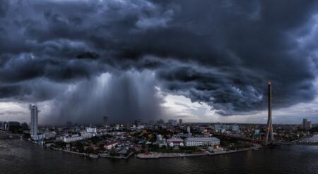 تعرف على الودق الظاهرة الطقسية الجميلة والمدمرة