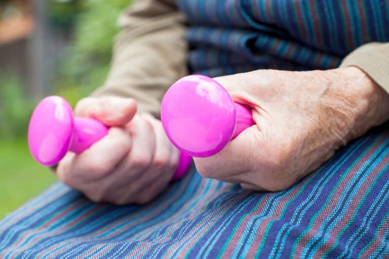 ما التمارين الرياضية التي يُنصح مرضى داء باركنسون بممارستها؟