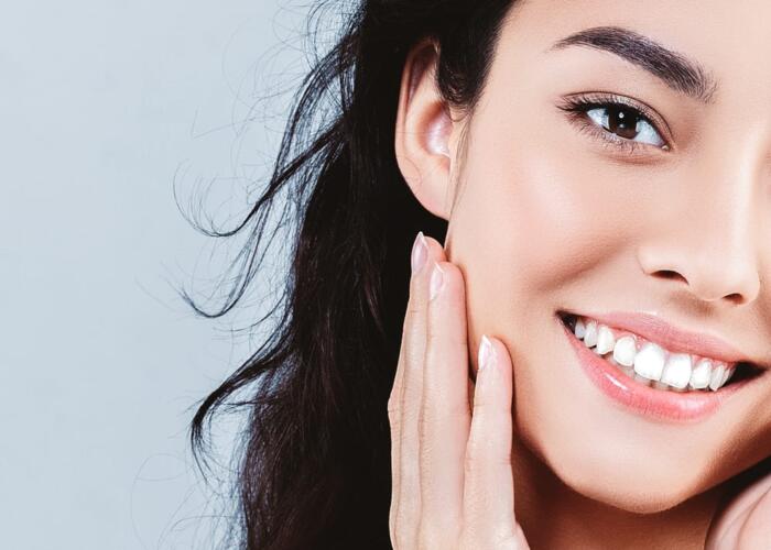 10 نصائح لتعديل روتين العناية بالبشرة الدهنية خلال فصل الصيف