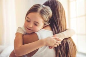 لماذا نحتاج العناق في حياتنا