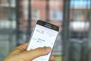 نقل الملفات بين أندرويد وآيفون