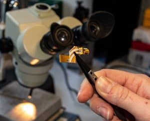 الليزر, علوم الليزر, تطبيقات الليزر, فيزياء, كم