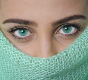 لماذا لدينا حواجب