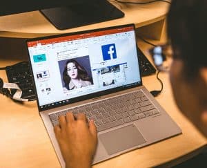 فيسبوك, محتوى, زوكربيرغ, لاب توب, خصوصية, أمان رقمي