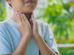 كيف أعرف أن طفلي بلع شيئاً ما؟