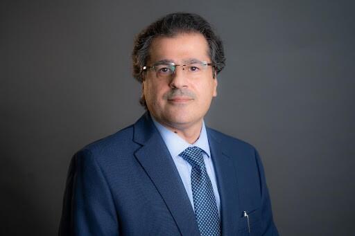 الدكتور معتصم قلعجي، رئيس مجموعة أبحاث توصيل الأدوية في معهد أبحاث العلوم الطبية والصحية، ورئيس قسم الصيدلانيات والتكنولوجيات الصيدلانية في كلية الصيدلة، جامعة الشارقة.