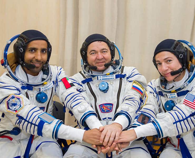 هزاع المنصوري, برنامج الإمارات للفضاء, ناسا, روسيا, فضاء