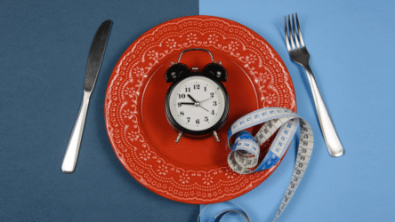 على عكس الاعتقاد الشائع: الصيام المتقطع دون خفض السعرات الحرارية لا يحسن الصحة